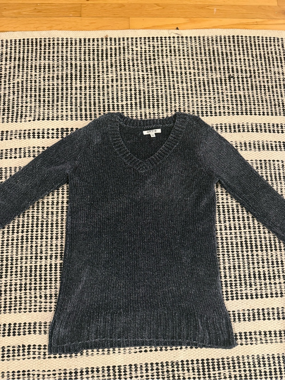 Orvis Women's V-Neck Sweater in Charcoal